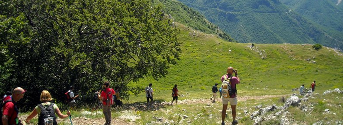 Escursionisti sui sentieri dei Monti Simbruini